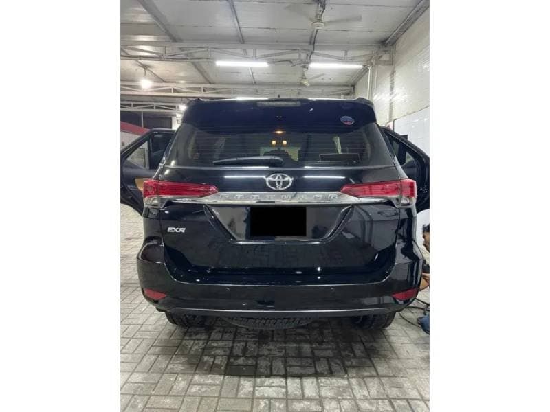 2017 Toyota Fortuner thumbnail 5