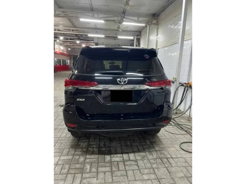 2017 Toyota Fortuner thumbnail 4