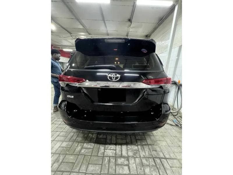 2017 Toyota Fortuner thumbnail 3