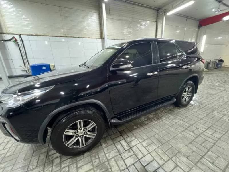 2017 Toyota Fortuner thumbnail 6