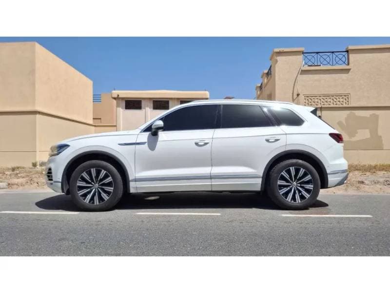 2020 Volkswagen Touareg thumbnail 4