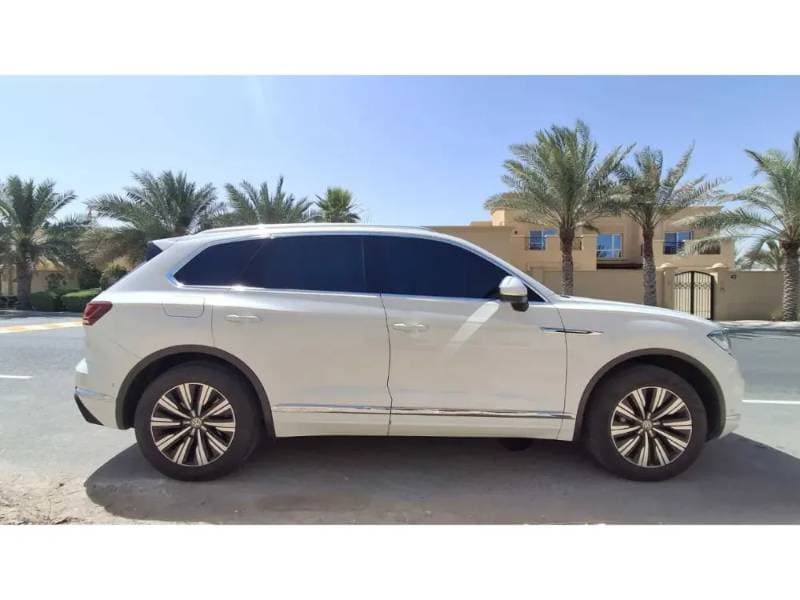 2020 Volkswagen Touareg thumbnail 8