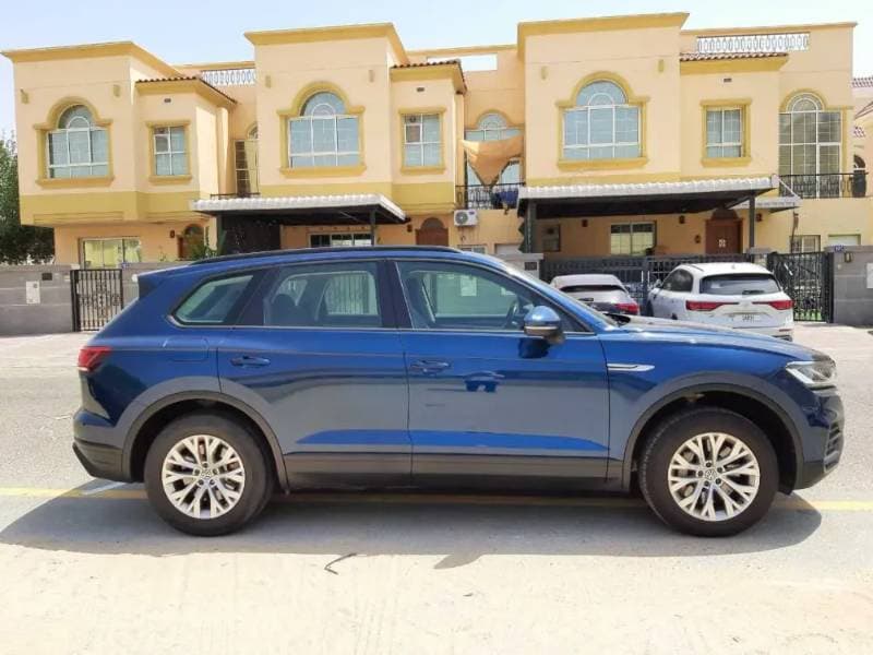 2018 Volkswagen Touareg thumbnail 3