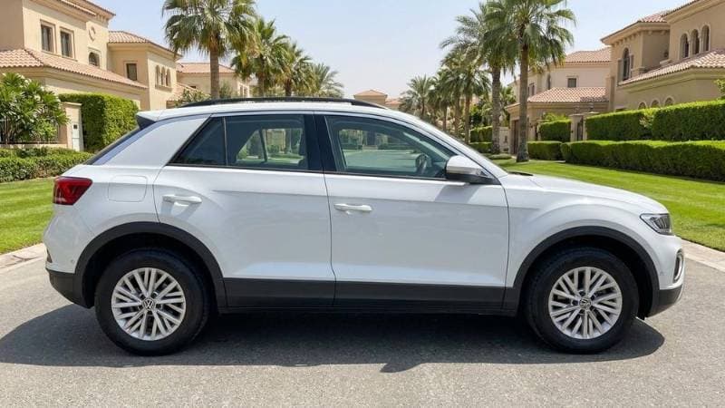 2024 Volkswagen T-Roc thumbnail 2