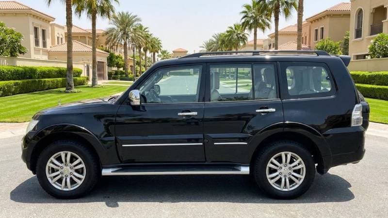 2020 Mitsubishi Pajero thumbnail 4