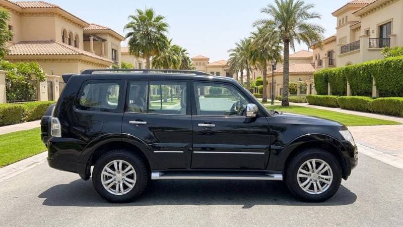 2020 Mitsubishi Pajero thumbnail 2