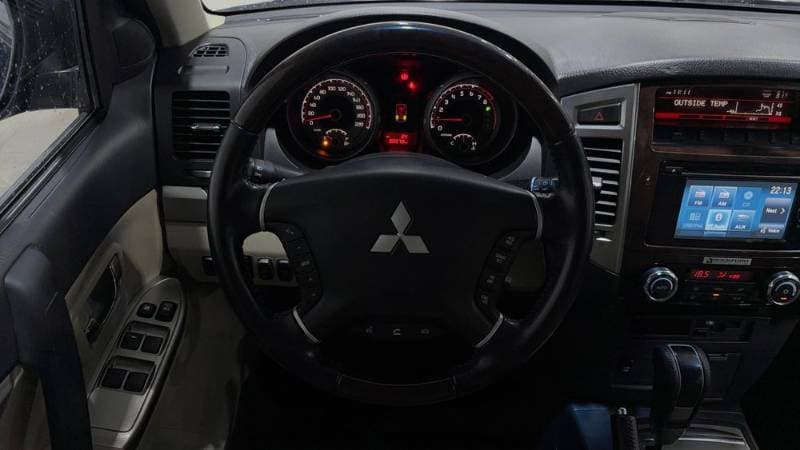 2020 Mitsubishi Pajero thumbnail 7