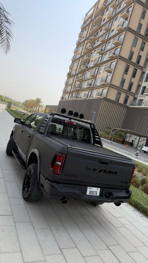 2025 RAM 1500 thumbnail 2
