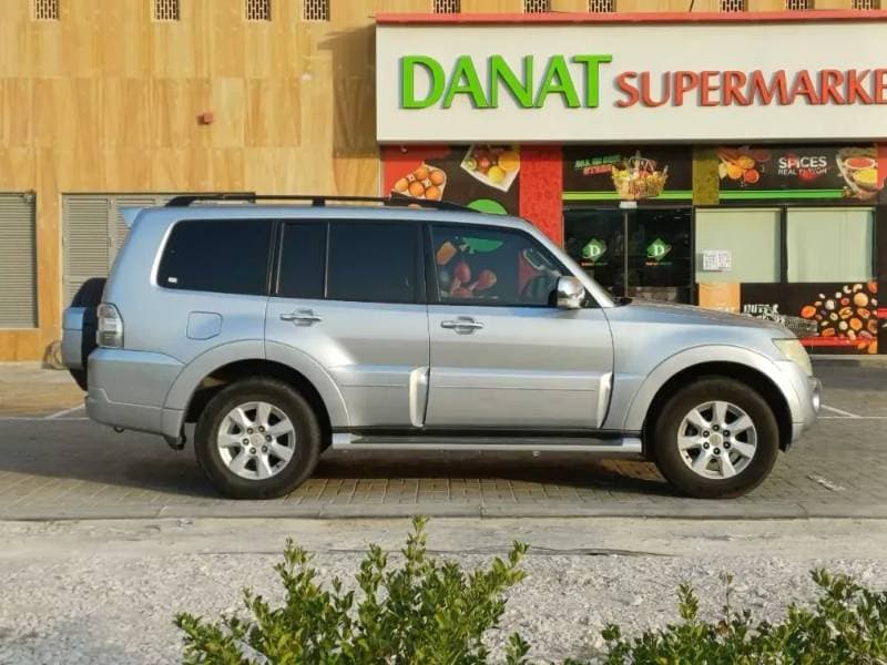2013 Mitsubishi Pajero thumbnail 7