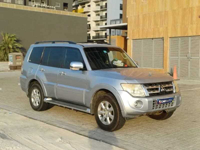 2013 Mitsubishi Pajero thumbnail 2