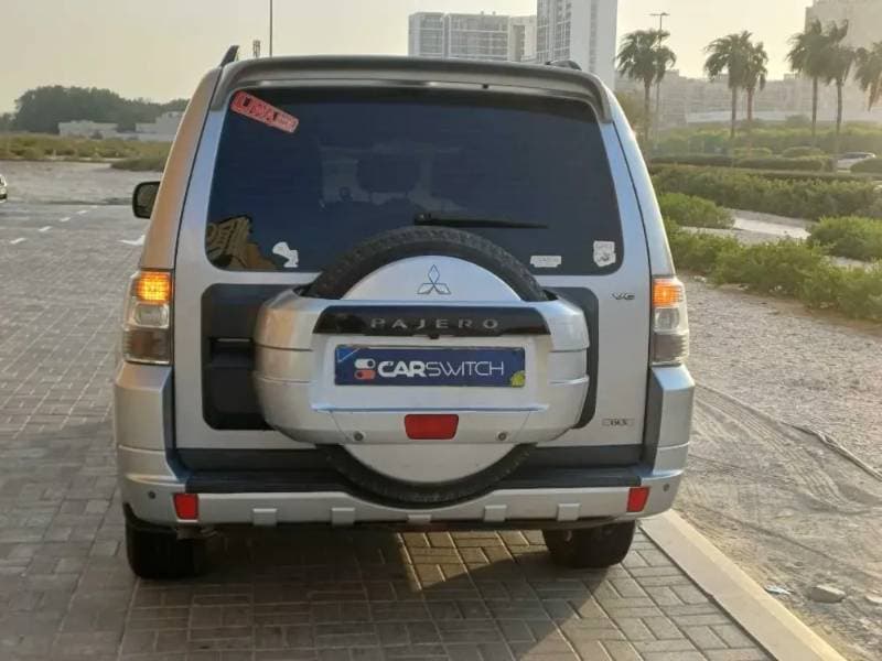 2013 Mitsubishi Pajero thumbnail 5