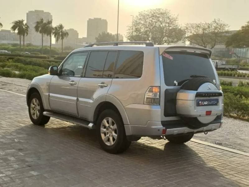 2013 Mitsubishi Pajero thumbnail 6