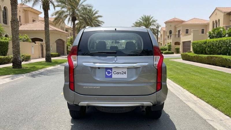 2019 Mitsubishi Montero Sport thumbnail 3