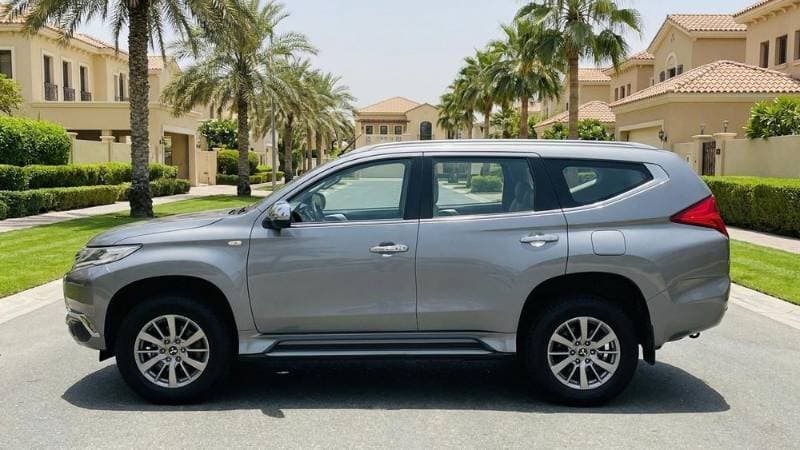 2019 Mitsubishi Montero Sport thumbnail 4