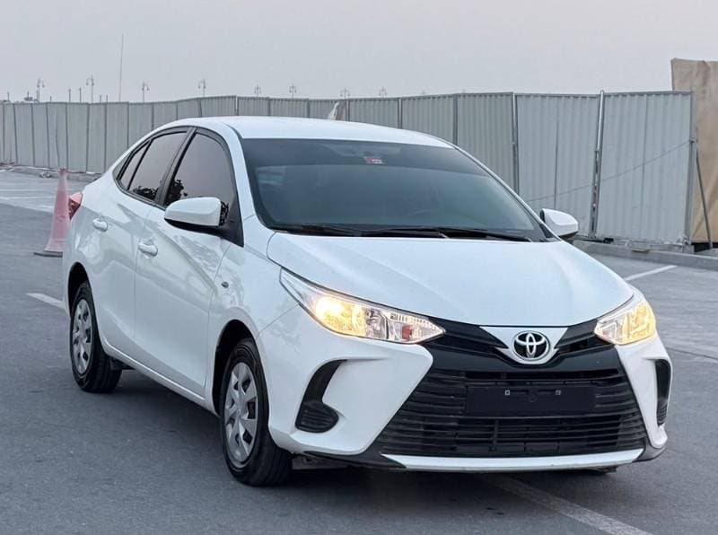 2022 Toyota Yaris Sedan thumbnail 3