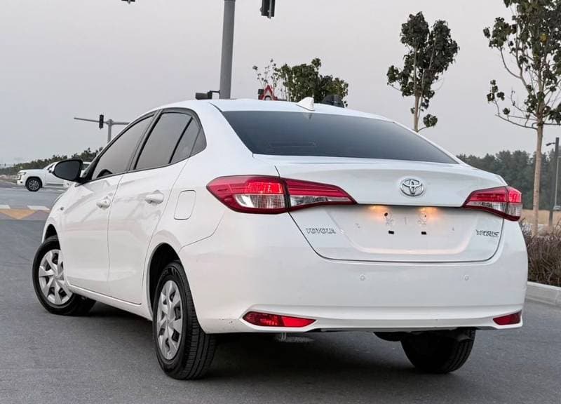 2022 Toyota Yaris Sedan thumbnail 5