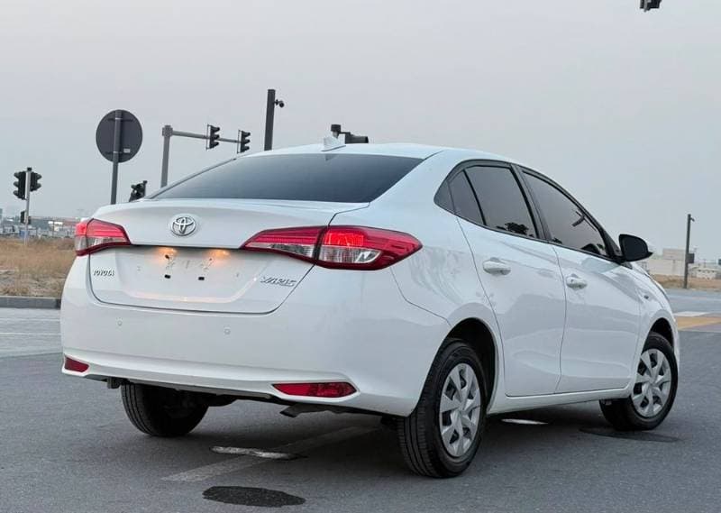 2022 Toyota Yaris Sedan thumbnail 4