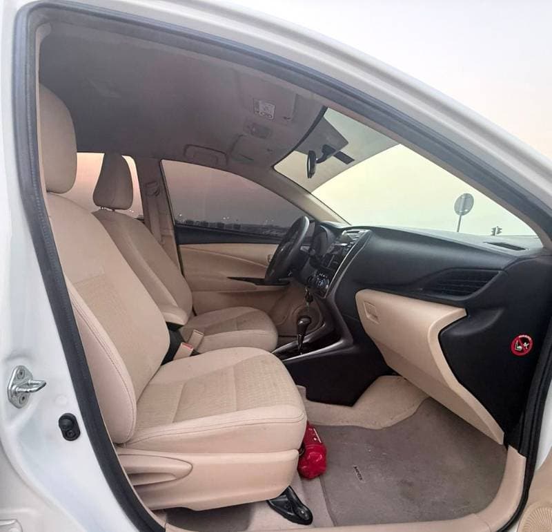 2022 Toyota Yaris Sedan thumbnail 7