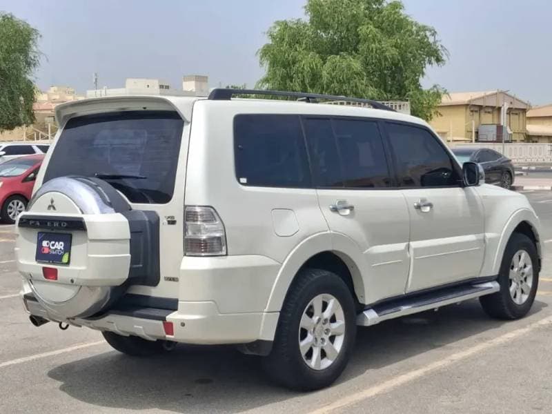 2014 Mitsubishi Pajero thumbnail 5