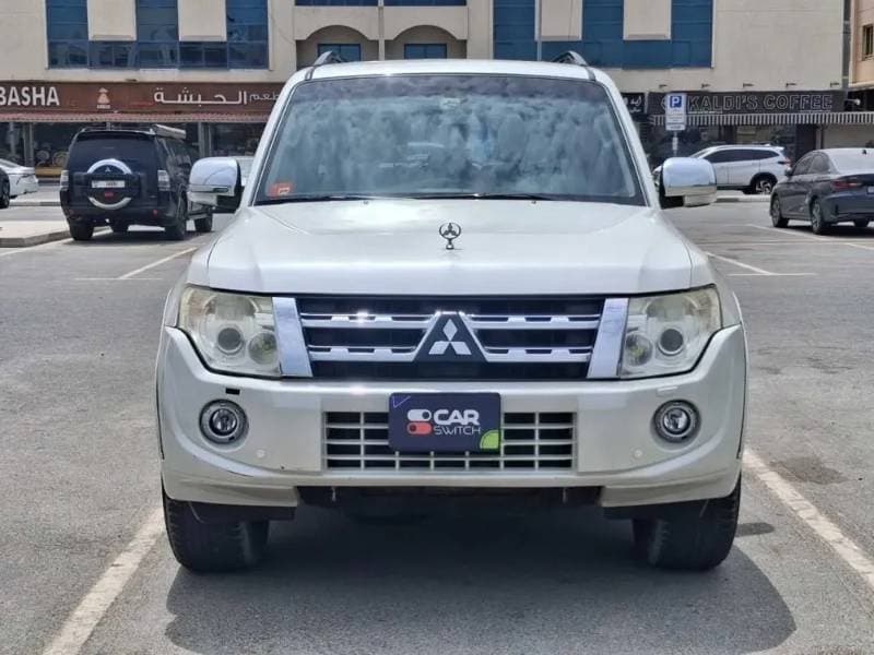 2014 Mitsubishi Pajero thumbnail 2