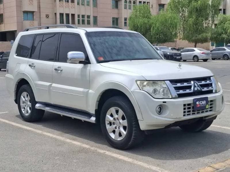 2014 Mitsubishi Pajero thumbnail 3