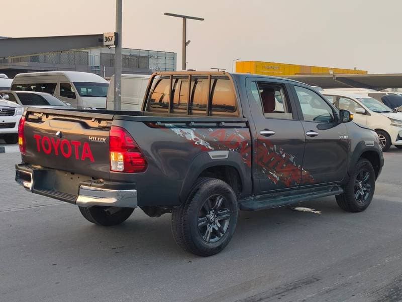 2020 Toyota Hilux thumbnail 2