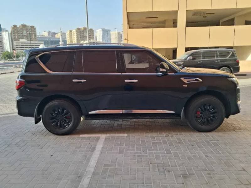2015 Nissan Patrol thumbnail 4