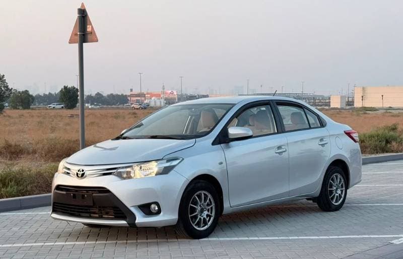 2016 Toyota Yaris Sedan thumbnail 3