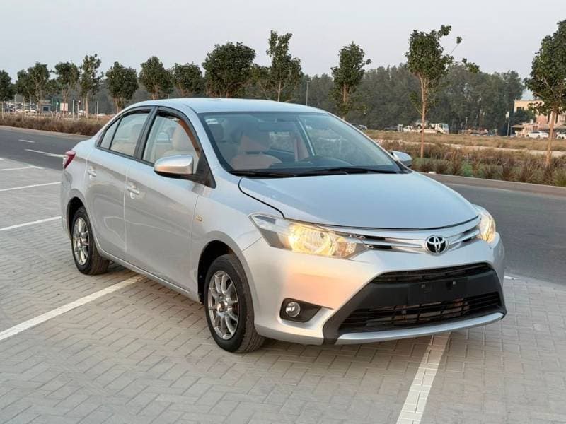 2016 Toyota Yaris Sedan thumbnail 2
