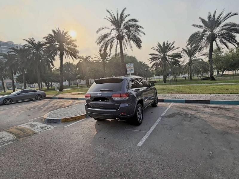 2021 Jeep Grand Cherokee thumbnail 4