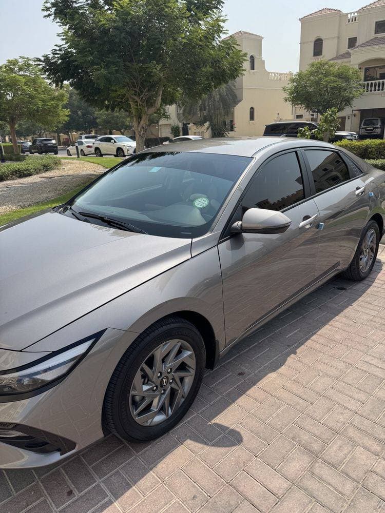 2025 Hyundai Elantra thumbnail 4