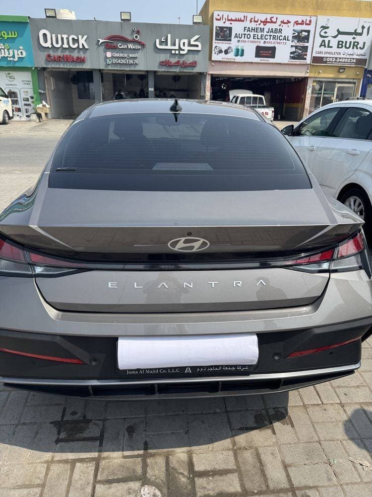 2025 Hyundai Elantra thumbnail 3