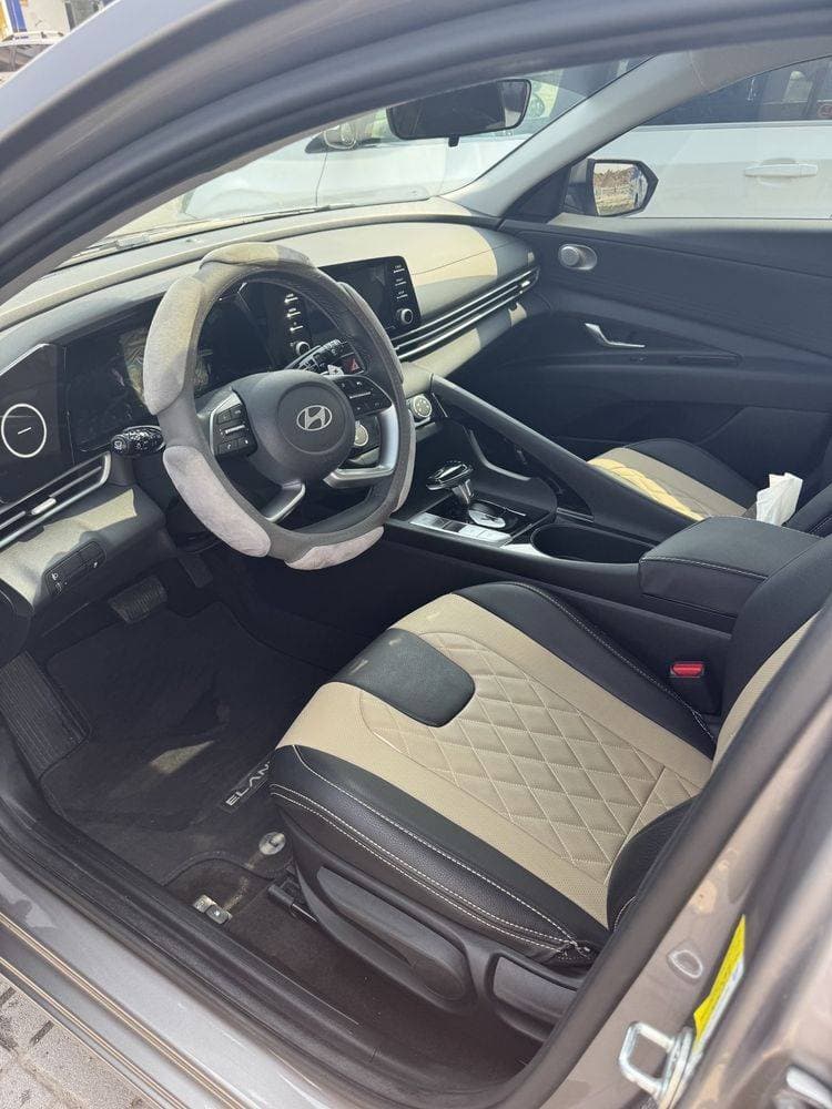 2025 Hyundai Elantra thumbnail 5