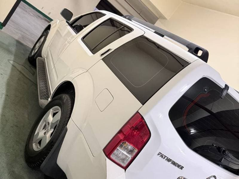 2009 Nissan Pathfinder thumbnail 3