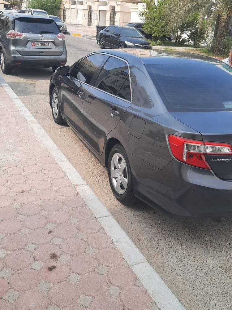 2015 Toyota Camry thumbnail 2