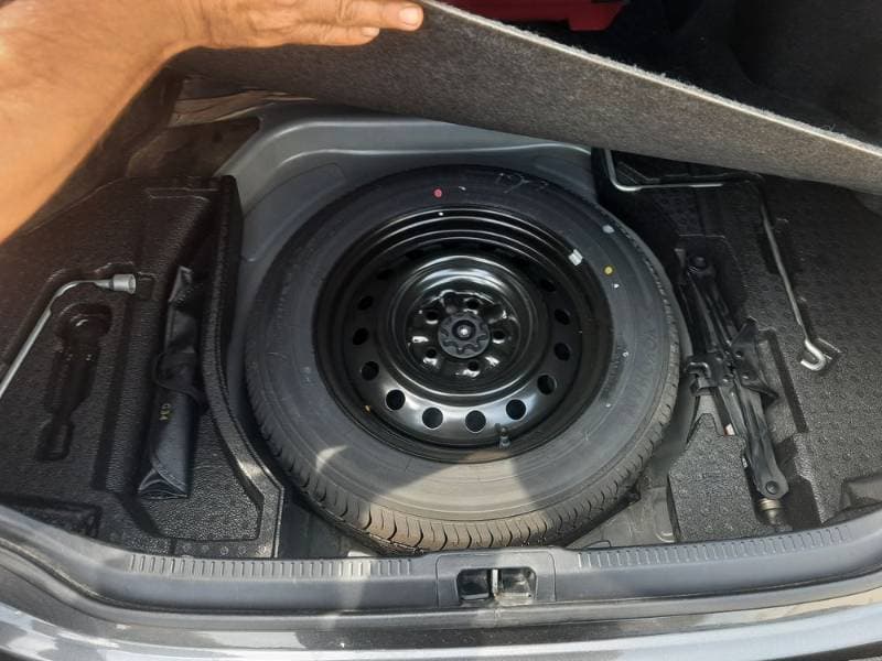 2015 Toyota Camry thumbnail 3