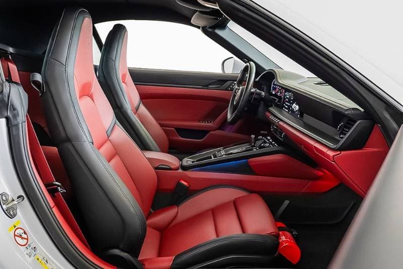2025 Porsche 911 thumbnail 8