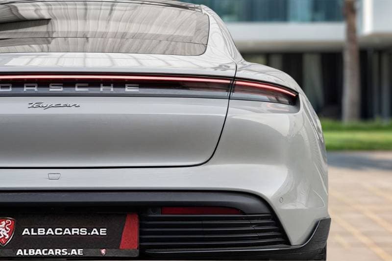 2024 Porsche Taycan thumbnail 8
