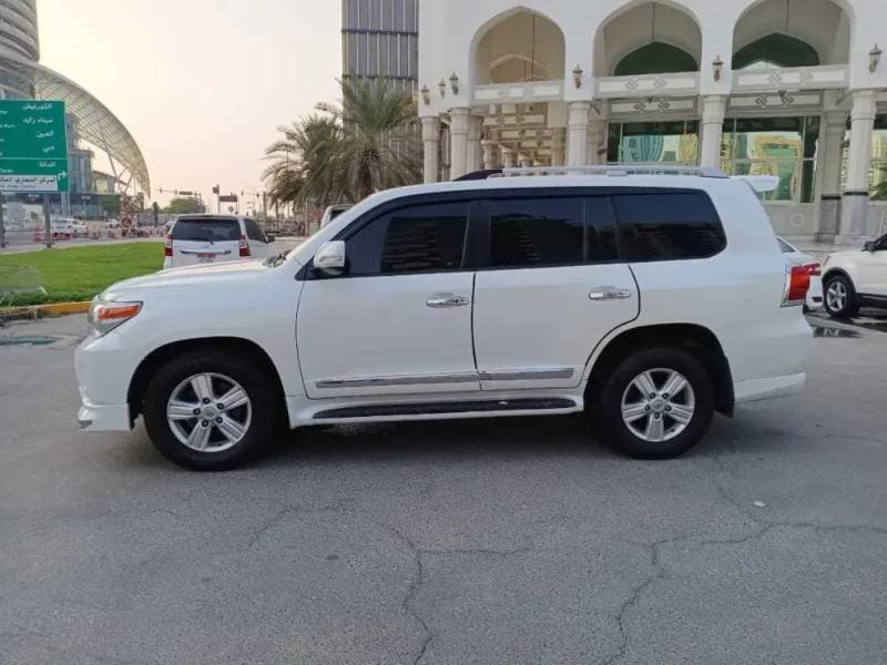 2015 Toyota Land Cruiser thumbnail 4
