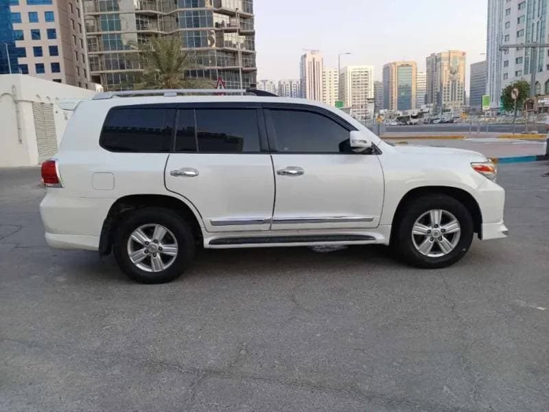 2015 Toyota Land Cruiser thumbnail 8