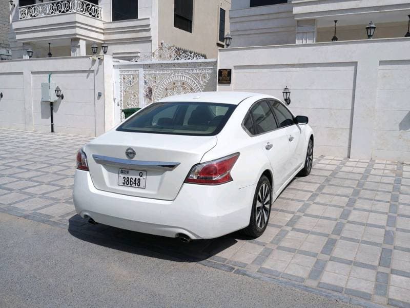 2015 Nissan Altima thumbnail 4