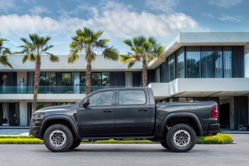 2025 RAM 1500 thumbnail 2
