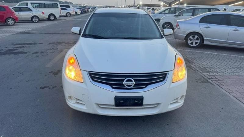 2012 Nissan Altima thumbnail 2