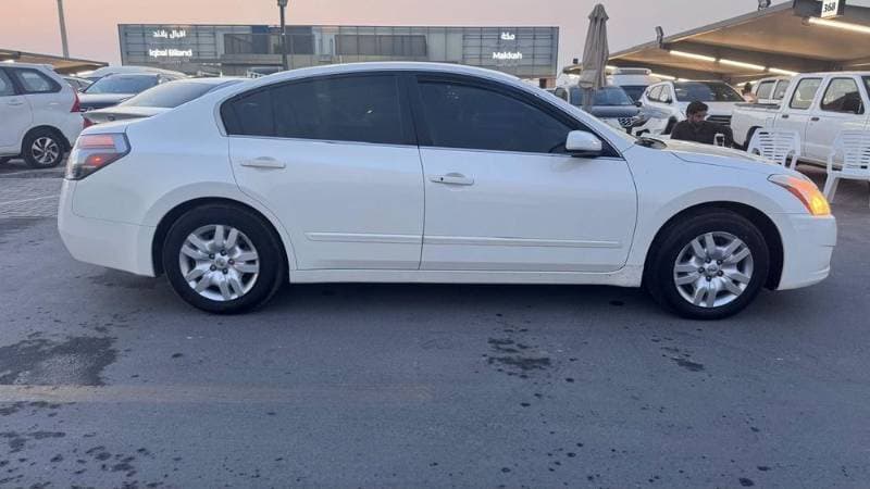 2012 Nissan Altima thumbnail 5