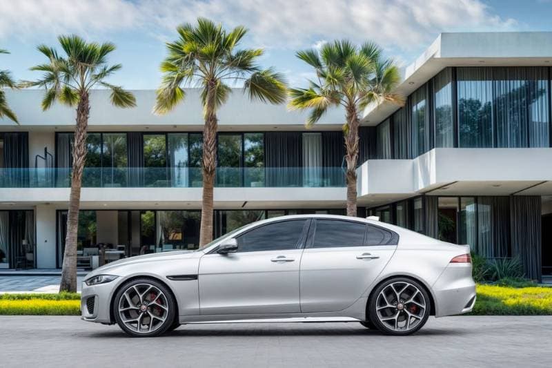 2021 Jaguar XE thumbnail 2