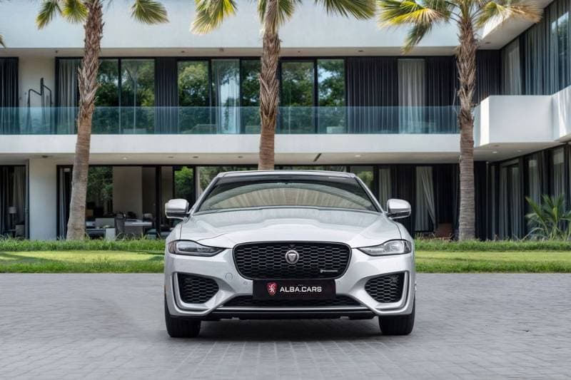 2021 Jaguar XE thumbnail 4
