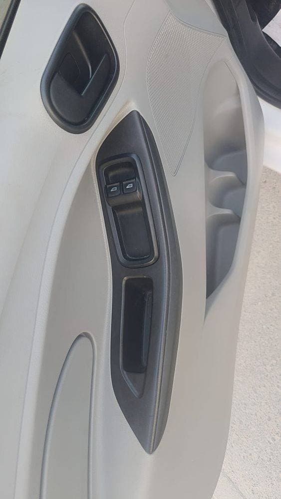 2017 Ford Figo Sedan thumbnail 4