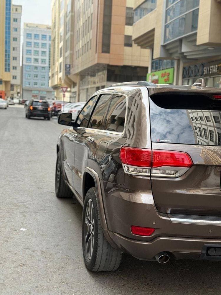 2017 Jeep Grand Cherokee thumbnail 2