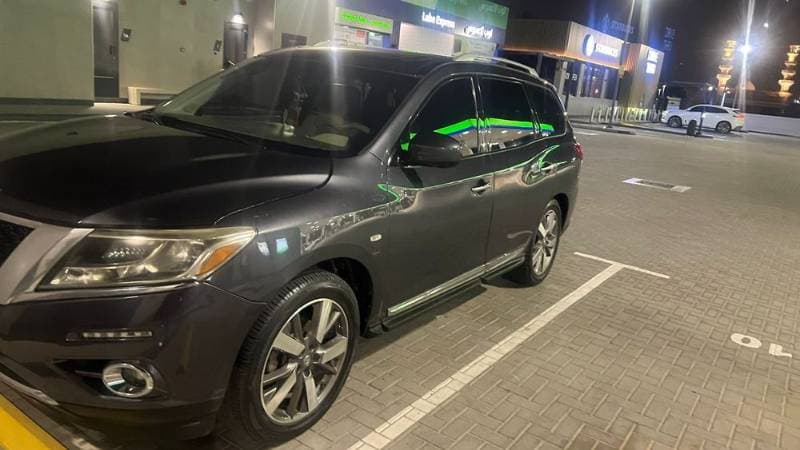2013 Nissan Pathfinder thumbnail 3