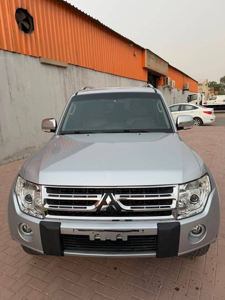 2010 Mitsubishi Pajero thumbnail 4